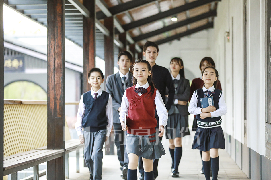 春季校服穿搭有妙招！學生穿出時尚感，家長不再犯愁