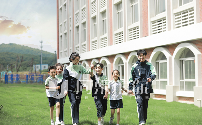定制小學校服