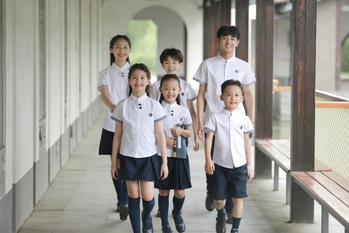 中小學生校服定制廠家如何將時尚元素融入其中 中小學生校服定制廠家如何將時尚元素融入其中