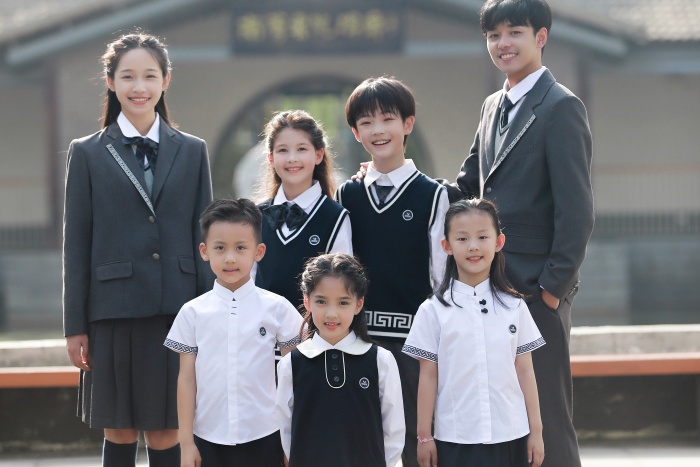 中小學生校服定制廠家如何將時尚元素融入其中 中小學生校服定制廠家如何將時尚元素融入其中