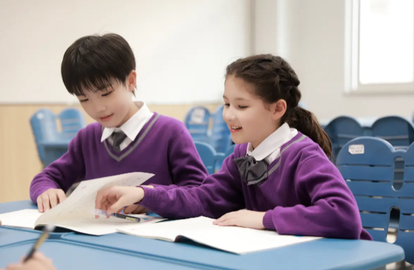 秋日校服定制指南:給小學生暖暖的守護 秋日校服定制指南:給小學生暖暖的守護